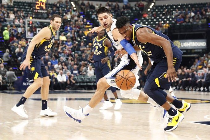 展现出与年 展现出与年