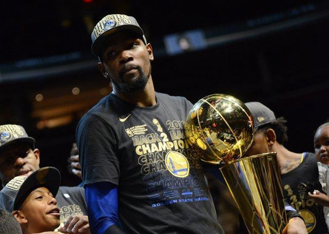 相比之下 相比之下